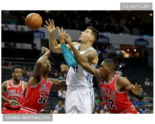 消息：技术统计显示，本赛季“手递手”传球发起进攻频率同比增长15%